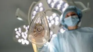 Tlen i podtlenek azotu są nie do rozróżnienia pod względem koloru, zapachu czy jakiejkolwiek innej cechy fizycznej