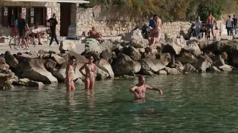Plażują i pływają w Adriatyku. W Chorwacji przypomniało o sobie lato