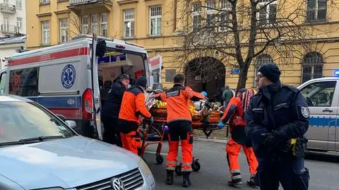Policjant postrzelony w bramie