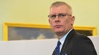 "Coś poważnego musiało się stać wokół jego osoby, że odchodzi w takim trybie"