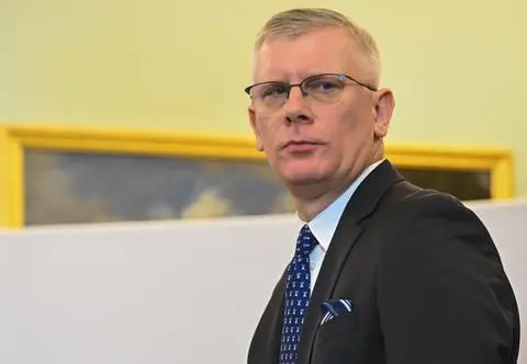 "Coś poważnego musiało się stać wokół jego osoby, że odchodzi w takim trybie"