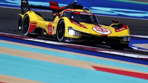 Kubica zadebiutował w Ferrari. Problemy techniczne spowolniły zespół w Katarze