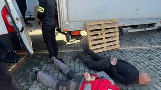 Służby zlikwidowały nielegalne wytwórnie wyrobów tytoniowych