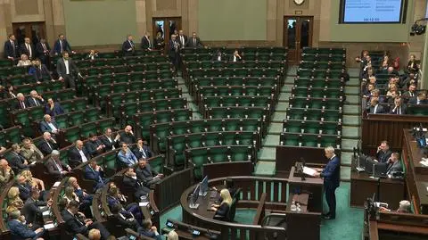 Posłowie PiS wychodzą z sali przed głosowaniem w sprawie wyboru Włodzimierza Czarzastego na marszałka