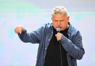 "Jednoczy w groźbie". Po wulgarnej piosence Kazika "przestało być śmiesznie"