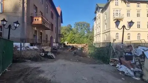 Zniszczony powodzia osrodek Skowronek w Gucholazach