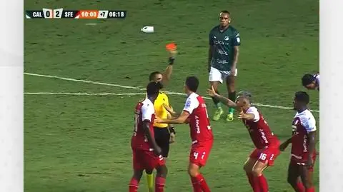 Koledzy z zespołu skoczyli sobie do gardeł po golu. Dostali po czerwonej kartce