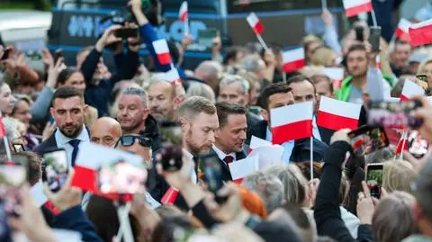 Rafał Trzaskowski podczas czwartkowego wiecu wyborczego w Parku Miejskim w Zgierzu