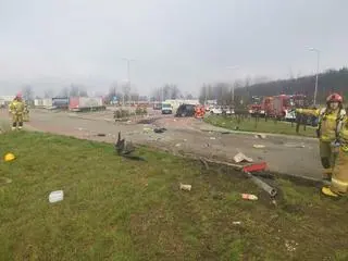 Wypadek na autostradzie. Nie żyje jedna osoba, druga ciężko ranna 
