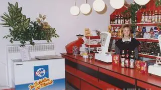 Jeden ze sklepów PSS Społem w Poznaniu. Około 1993 r. 