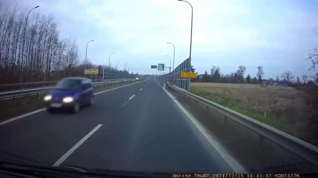 Tychy. Kierowca jechał pod prąd na dwupasmówce