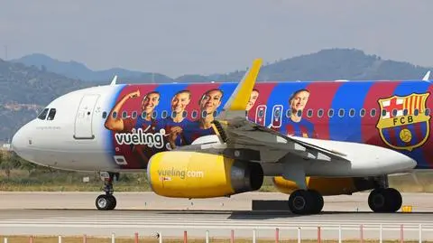 Barcelona poleci na kobiece El Clasico samolotem z wizerunkami piłkarek