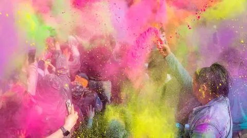 festiwal kolorow shutterstock_2453913511_1