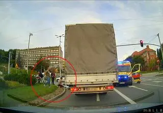 Zauważył nieprzytomnego mężczyznę, wstrzymał egzamin i ruszył w pomocą