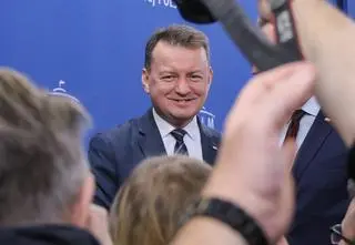 "Szkodliwe" i "nieodpowiedzialne", "ogromny kłopot". Generałowie o zachowaniu Błaszczaka