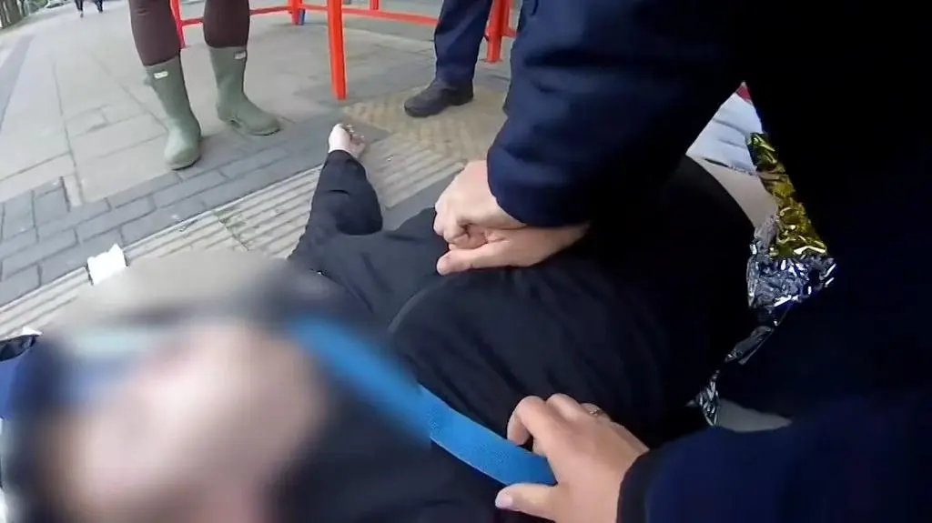 Policjanci przystąpili do resuscytacji