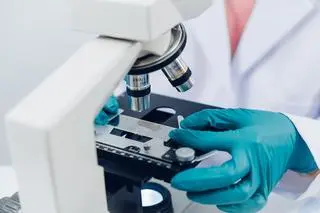 Naukowcy często odchodzą od uprawiania nauki z powodu niskich zarobków