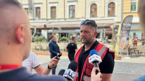 Mariusz Piotrowski nie może wejść do zakładu