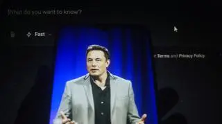 Grok od Elona Muska "rozbiera" ludzi. "Niekontrolowana AI szaleje"