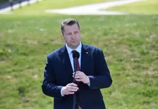 CBA ostrzegało Czarnka, minister nie posłuchał. Skąd się wzięły nieprawidłowości w willi plus?