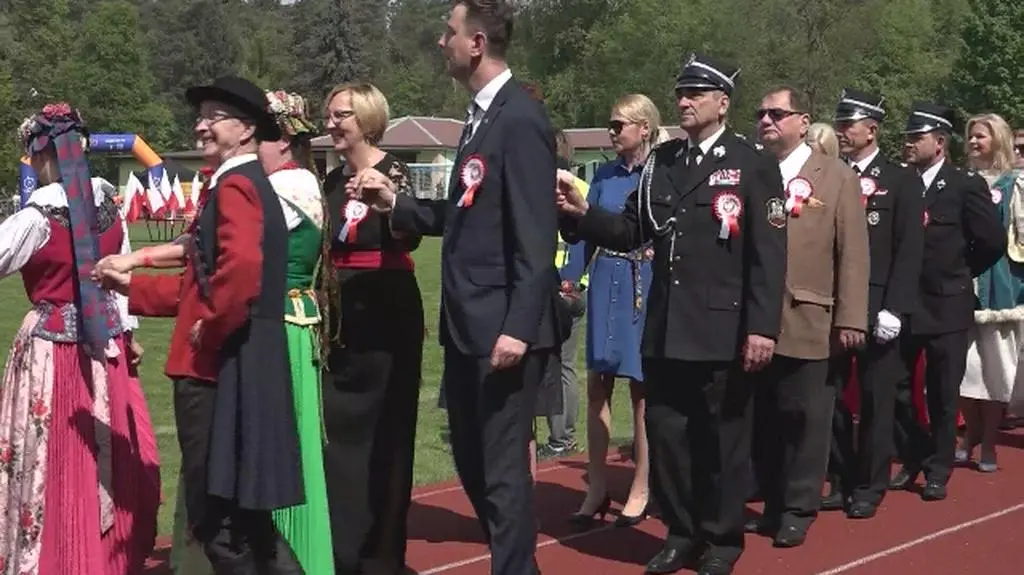 Kosiniak-Kamysz próbuje pobić rekord w tańcu poloneza