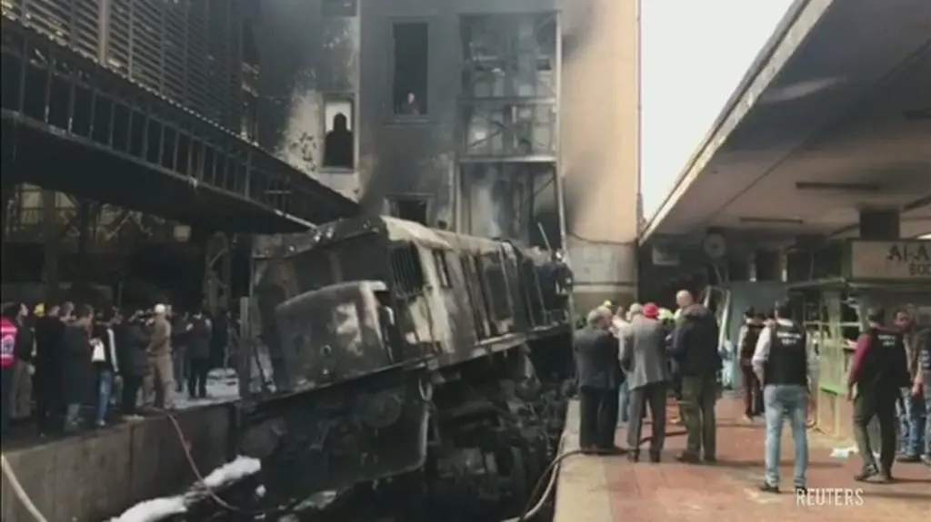 Spłonęła lokomotywa na dworcu w Kairze