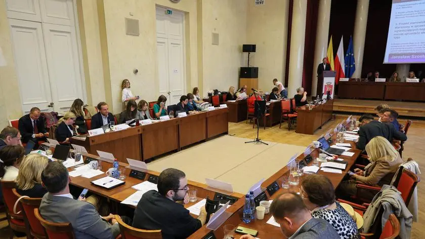 Prohibicja i rezygnacja, ogromna inwestycja i pakt, który może zmienić sytuację w regionie