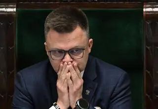 Hołownia "zostawia Polskę 2050 w najtrudniejszym momencie"  