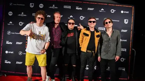  Zespół T.Love w składzie: Sidney Polak, Jan Benedek, Muniek Staszczyk, Michał Marecki i Paweł Nazimek podczas Festiwalu Zdobywców Fryderyków w Szczecinku