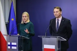 Szef MSZ Radosław Sikorski i minister spraw zagranicznych Finlandii Elina Valtonen