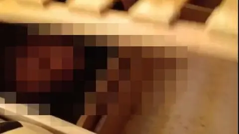 Ukrywała się w łóżku 