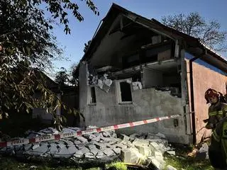 Uszkodzony w wyniku eksplozji budynek