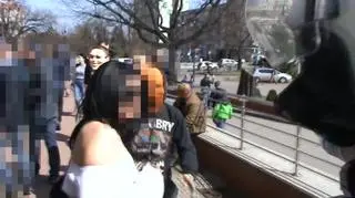 Na nagraniu słychać, jak kobieta obraża policjanta