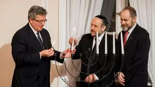 Bronisław Komorowski podczas uroczystego zapalenia świec chanukowych w Pałacu Prezydenckim