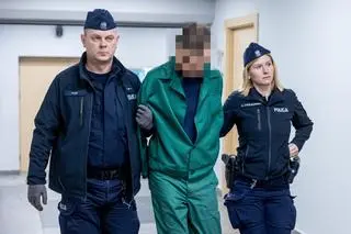 Mężczyzna zadał swojej żonie kilkadziesiąt ciosów nożem