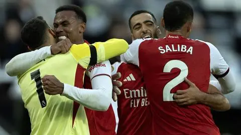 Arsenal odwrócił losy meczu w samej końcówce. Obrońca bohaterem