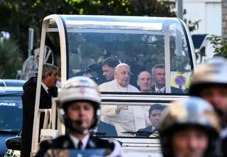 Przebudują papamobile, wyruszy do Strefy Gazy