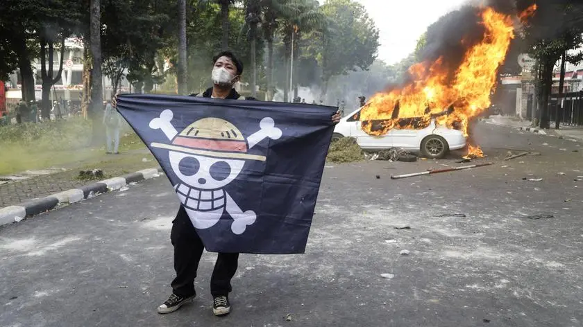 Gniew generacji Z rozpala kolejne kraje. Oto ich nowy symbol