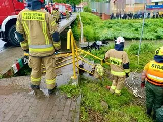 Samochód wpadł do rzeki w Brzozowie na Podkarpaciu