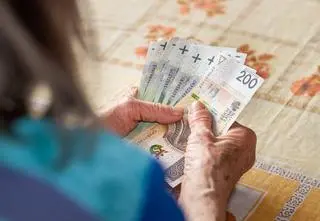 "Takie osoby bardzo chętnie dają pieniądze". To może być sygnał alarmujący