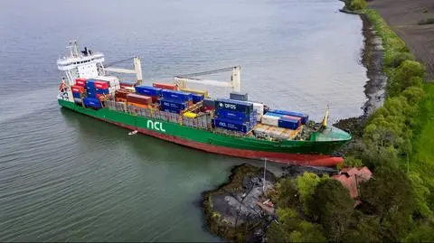 Kontenerowiec osiadł na mieliźnie w Trondheimsfjord