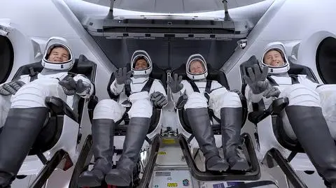 blog-ax4-crew-in-dragon-062626
