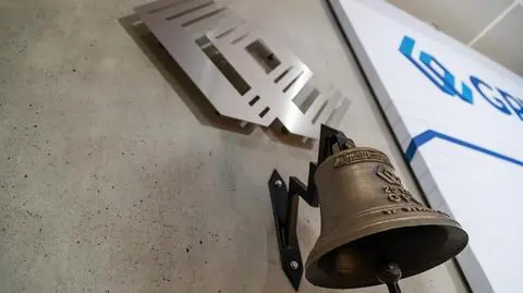 gpw dzwonek warszawa shutterstock_2371508041