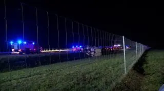 Wypadek na A2. Bus uderzył w pojazd amerykańskiej armii