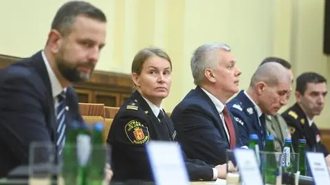 Magdalena Ejsmont z ministrem obrony narodowej i ministrem koordynatorem służb specjalnych