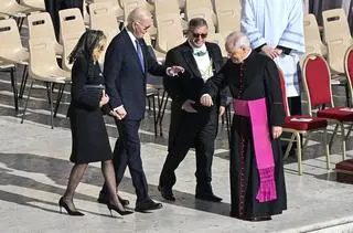 Former US president Joe Biden and his wife Jill come to the funeral mass of Pope Francis in Saint Peter's Square