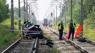 Na miejscu śmierć poniosły cztery osoby podróżujące samochodem