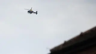 Służby na miejscu ataku na synagogę 