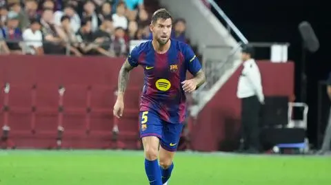Szok w Barcelonie. Czołowy obrońca bliski odejścia