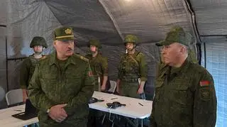 Alaksandr Łukaszenka odwiedza poligon pod Grodnem. Zdjęcie archiwalne 